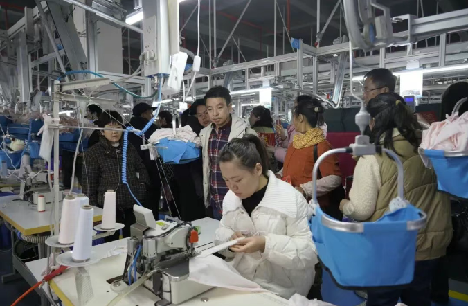 打通就業“最后一公里” 都勻組織群眾入企觀摩，助推輕紡產業發展與信息咨詢服務升級